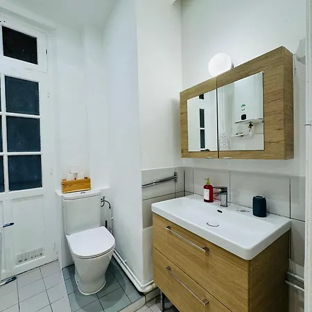 Elegant A 16e Apartment
